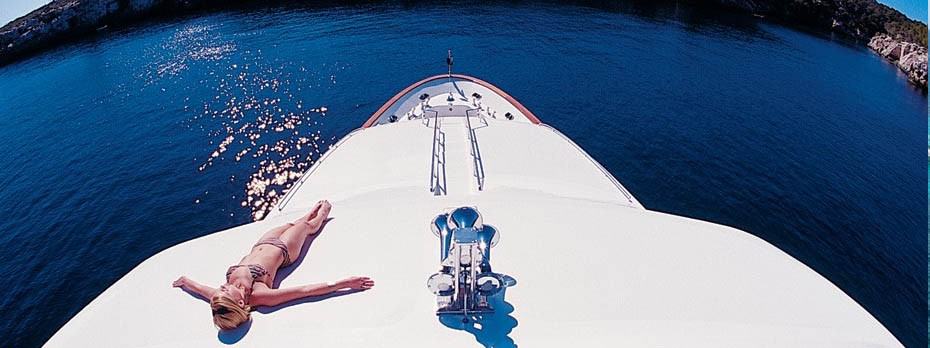 yate-ibiza-girl